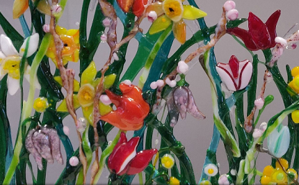 Voorjaarsbloemen glaswerk Ineke Kamman